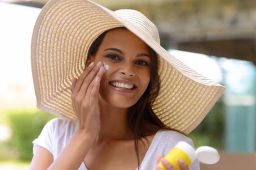 اهمیت استفاده از کرم ضد آفتاب با SPF